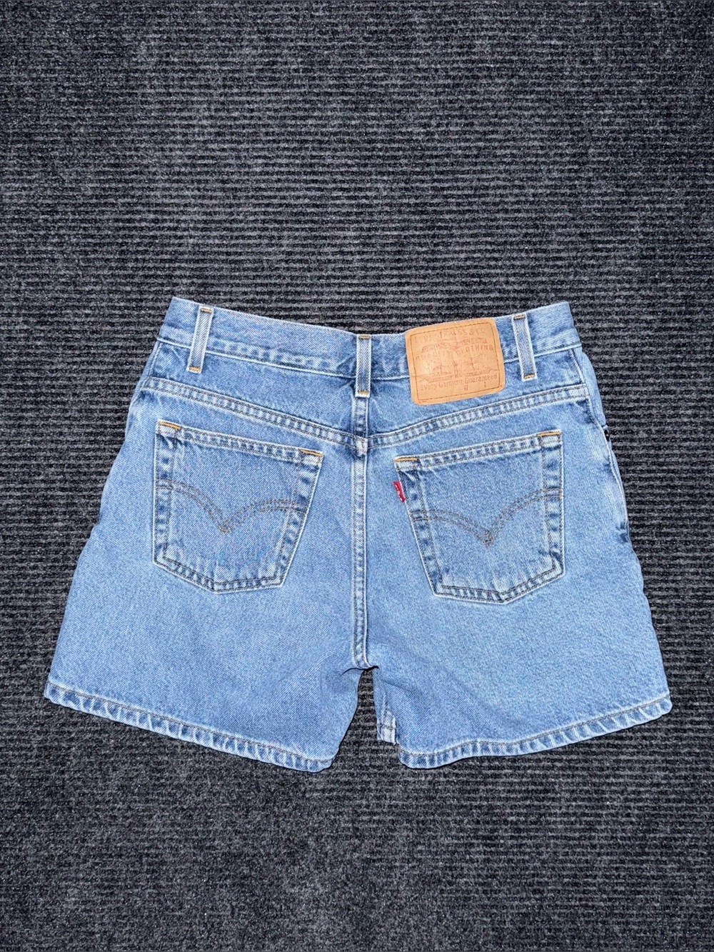 Vintage Y2K Levi’s Relaxed Fit Denim Shorts Women’s 7 / 27 Blue Cotton Jorts